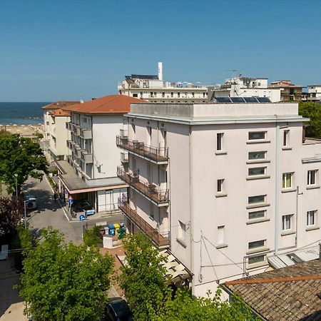 Residence Tre Trilo&Suites Римини Экстерьер фото