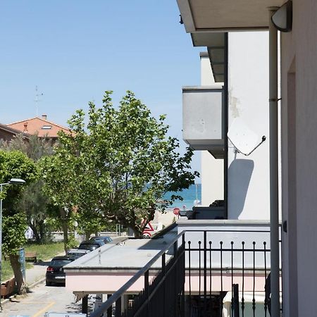Residence Tre Trilo&Suites Римини Экстерьер фото
