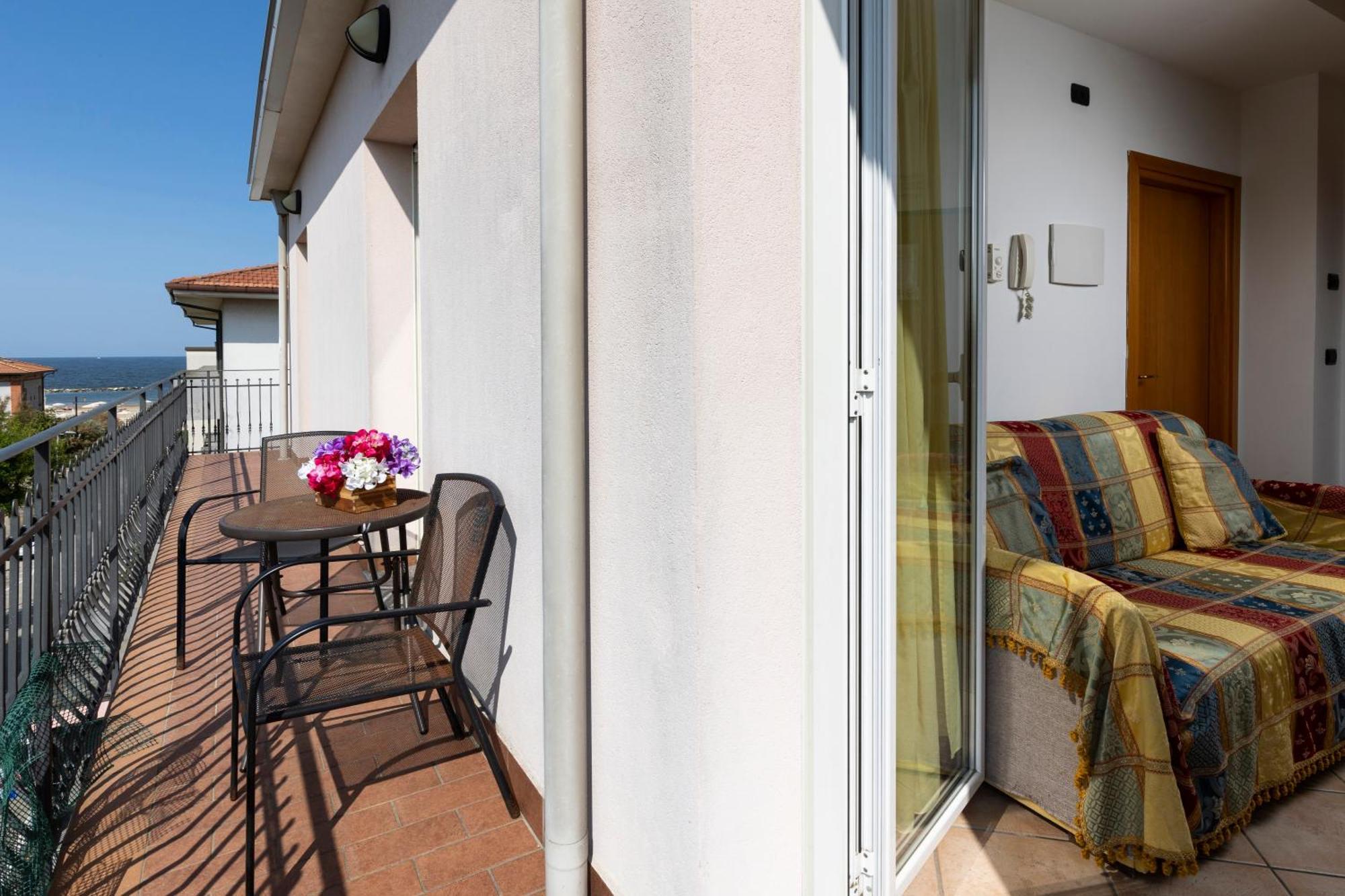 Residence Tre Trilo&Suites Римини Экстерьер фото