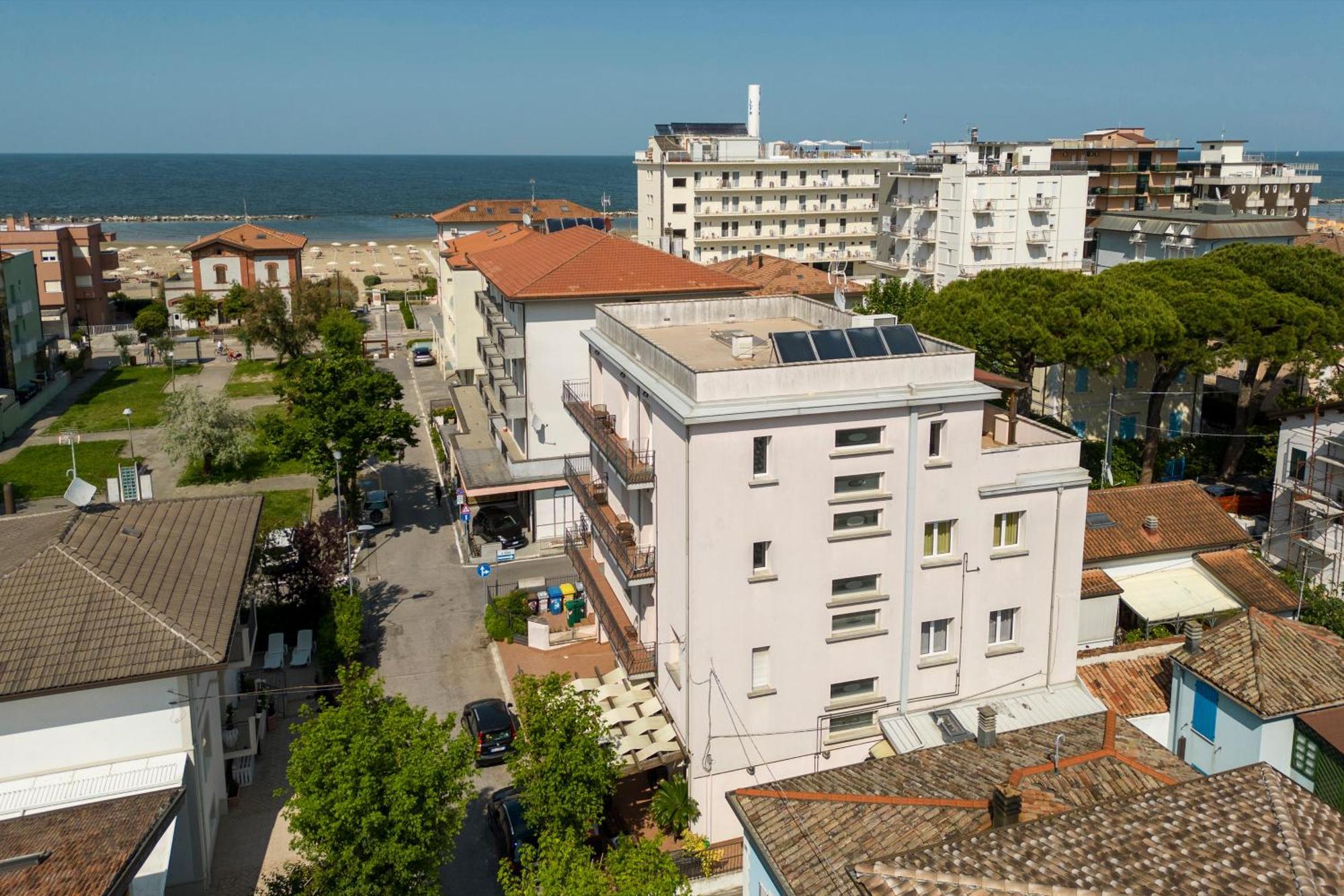 Residence Tre Trilo&Suites Римини Экстерьер фото